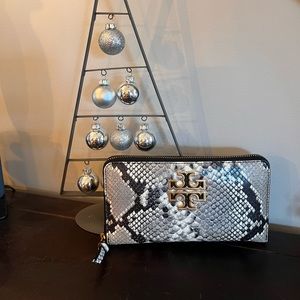 Tory Burch Zippy Wallet